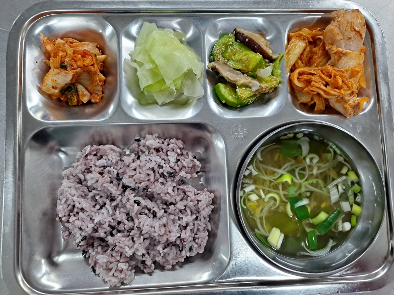 경로식당 10/18(화) 식사메뉴의 1번째 이미지