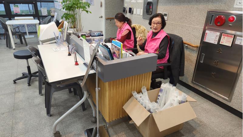 유밸안과의 따뜻한 후원 물품 나눔의 1번째 이미지