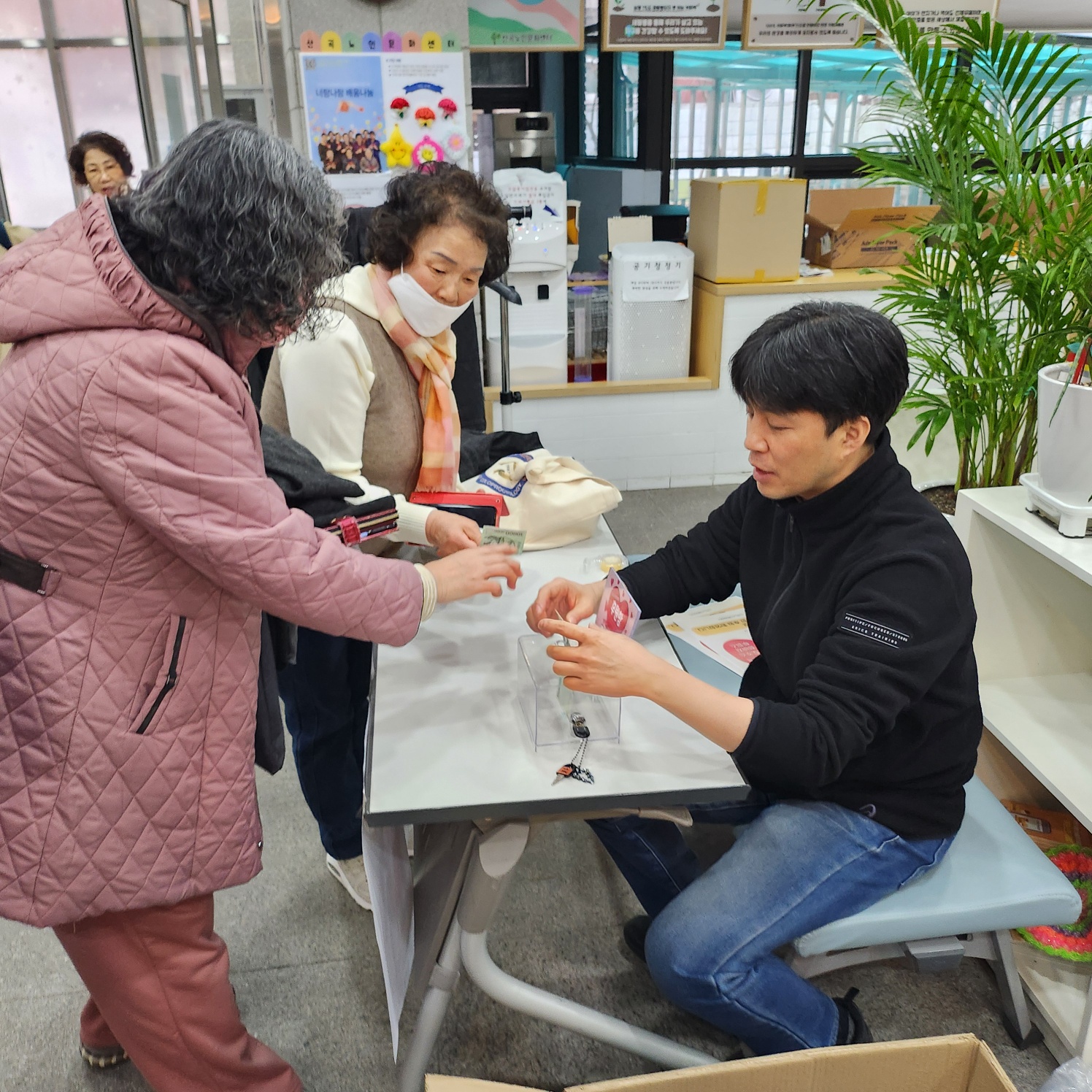 깜짝 후원 모금 이벤트 행사의 2번째 이미지