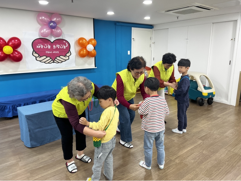 큰별아이어린이집 후원금 전달 및 뜨개품 나눔 활동의 2번째 이미지