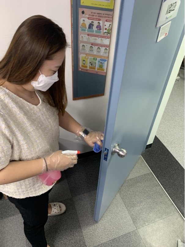 8월 셋째주 손잡이 소독의 3번째 이미지