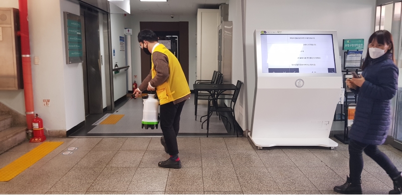 코로나19 소독 작업의 2번째 이미지