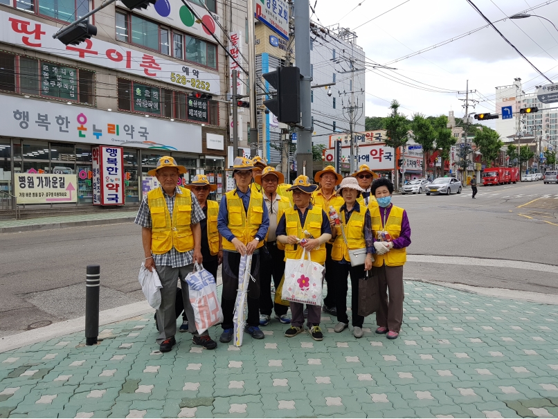 2018년 불법광고물제거사업 7월 활동 사진(6조)의 3번째 이미지