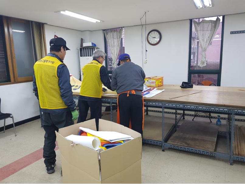 2018년 불법광고물제거사업 12월 활동 사진(11조)의 1번째 이미지
