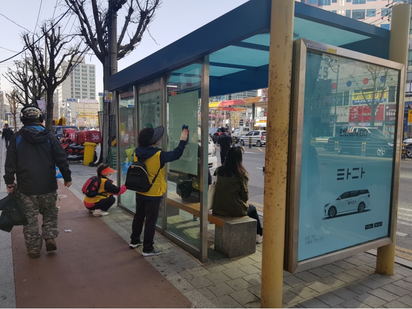 2019년 4월 정류장지킴이 활동사진(6조, 7조)의 3번째 이미지
