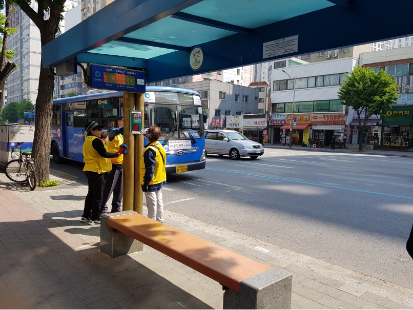 2019년 정류장지킴이 5월 활동사진(6조)의 4번째 이미지