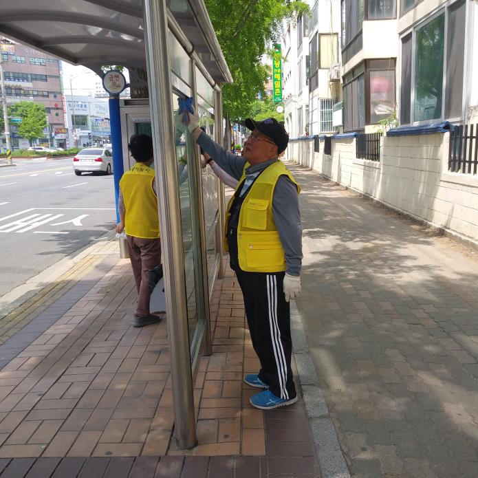2019년 정류장지킴이 5월 활동사진(10조, 12조)의 3번째 이미지