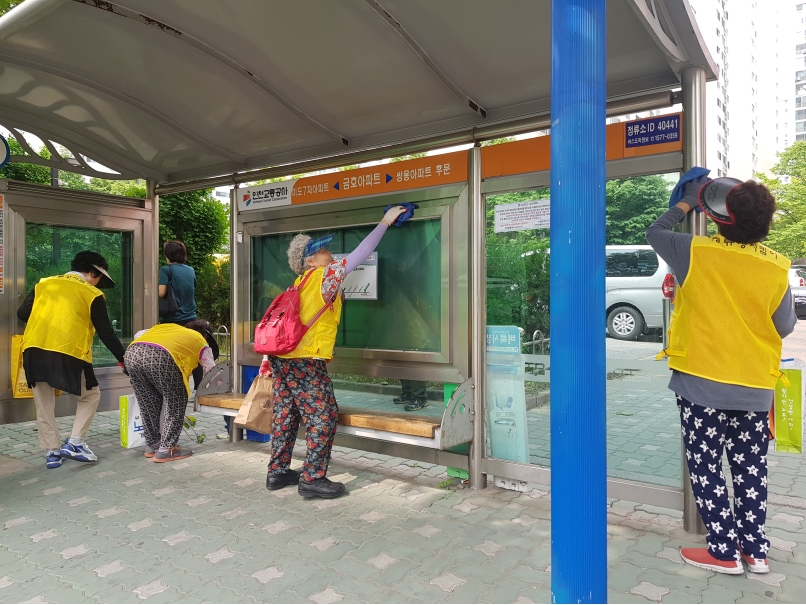 2019년 정류장지킴이 5월 활동사진(1조, 5조)의 3번째 이미지