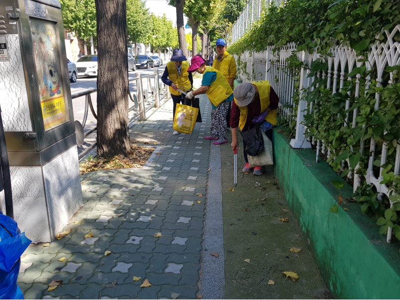2019년 정류장지킴이 9월 활동사진(10조)의 1번째 이미지