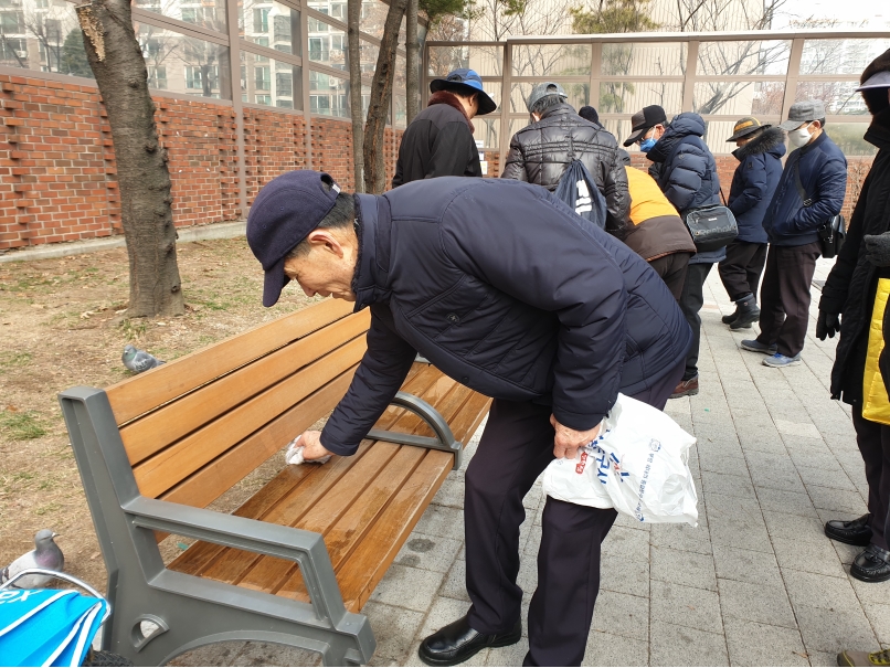 불법광고물제거사업 2월 활동사진(7조)의 2번째 이미지