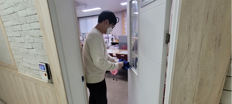 10월 셋째주 센터 손잡이 소독의 2번째 이미지
