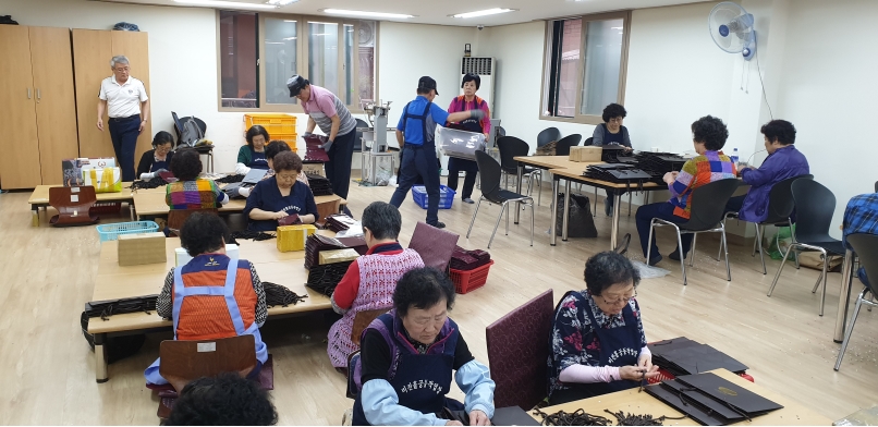 5/21(화) 비전홀 공동작업장 근무 사진의 3번째 이미지