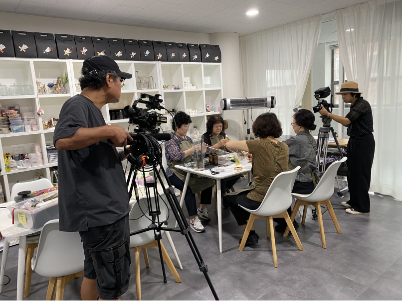 인천 노인일자리(맞춤향기공방, 어울림퓨전떡&디저트)  소개영상 촬영의 2번째 이미지
