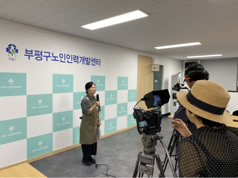 인천 노인일자리(맞춤향기공방, 어울림퓨전떡&디저트)  소개영상 촬영의 3번째 이미지