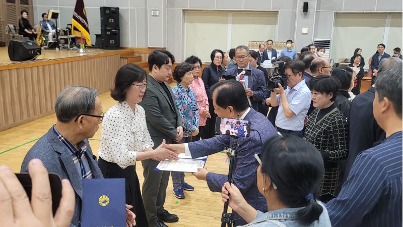 제 27회 노인의 날 및 기념 표창창 수여의 2번째 이미지