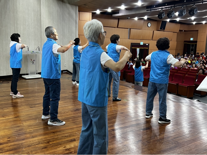 산곡노인문화센터 초청 시니어건강지도사 건강체조 시연 모니터링의 3번째 이미지