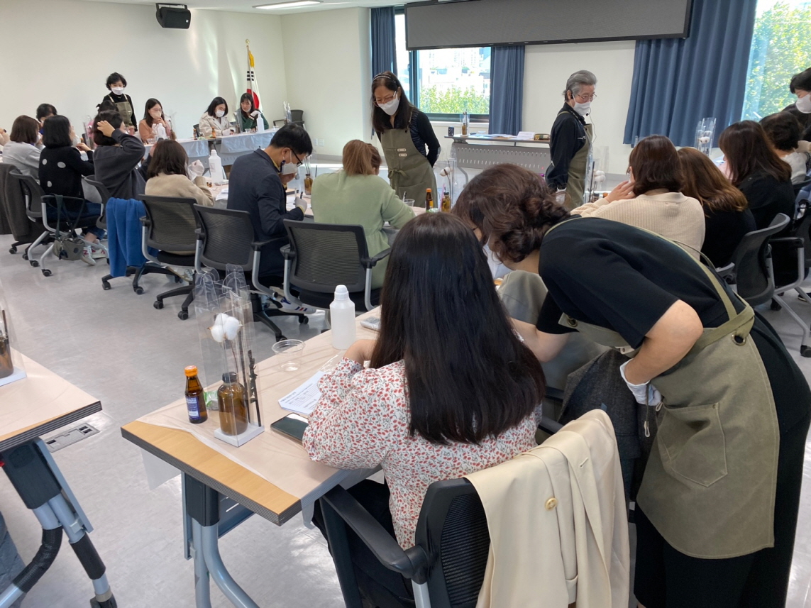 맞춤향기공방 디퓨저(원데이클래스) 참여수업 진행의 3번째 이미지