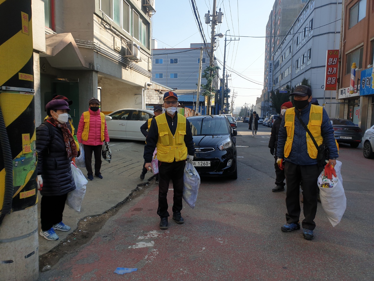 불법광고물제거사업 2월 활동사진의 2번째 이미지