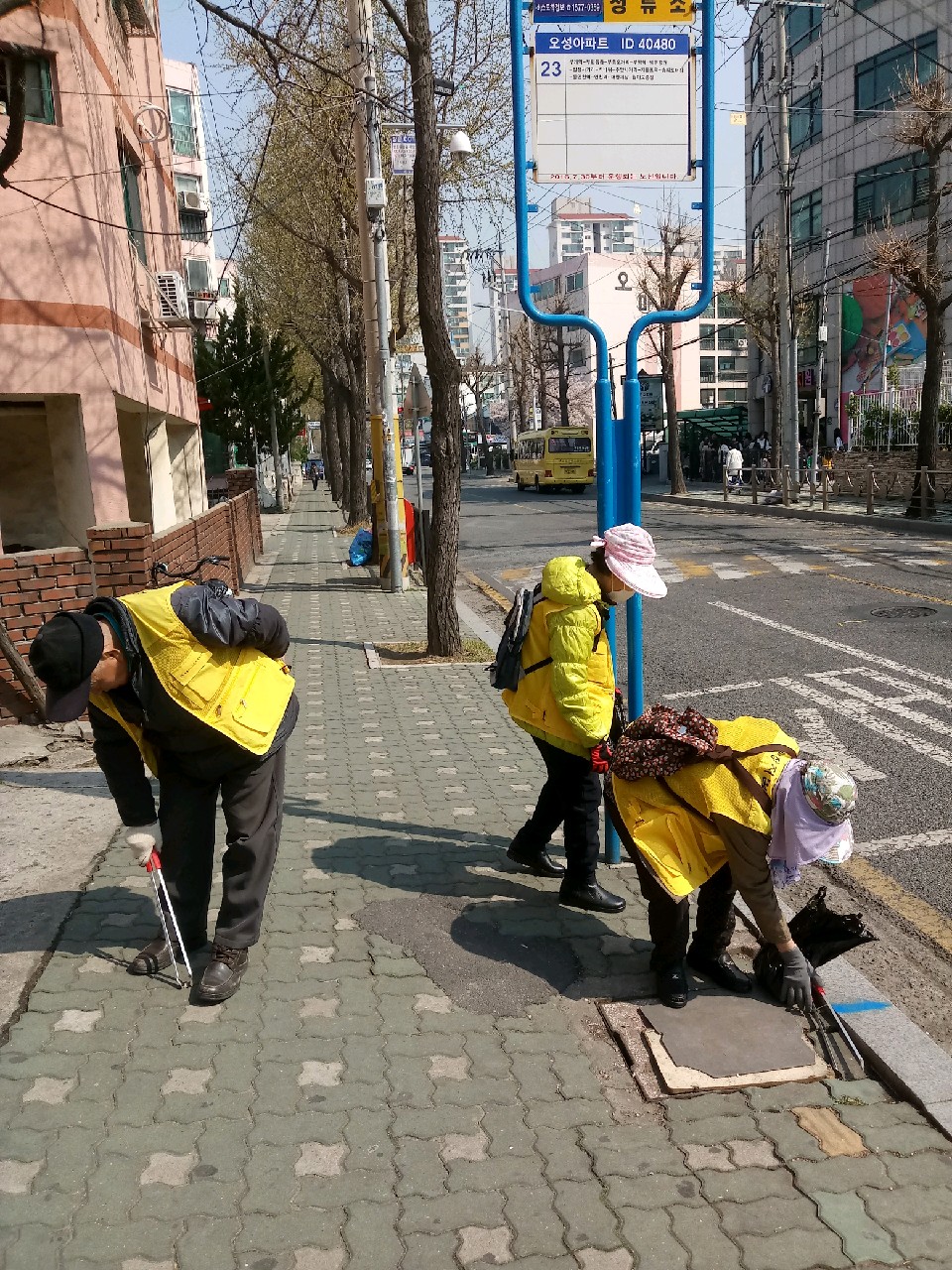 2019년 4월 정류장지킴이 활동사진(9조, 12조)의 1번째 이미지