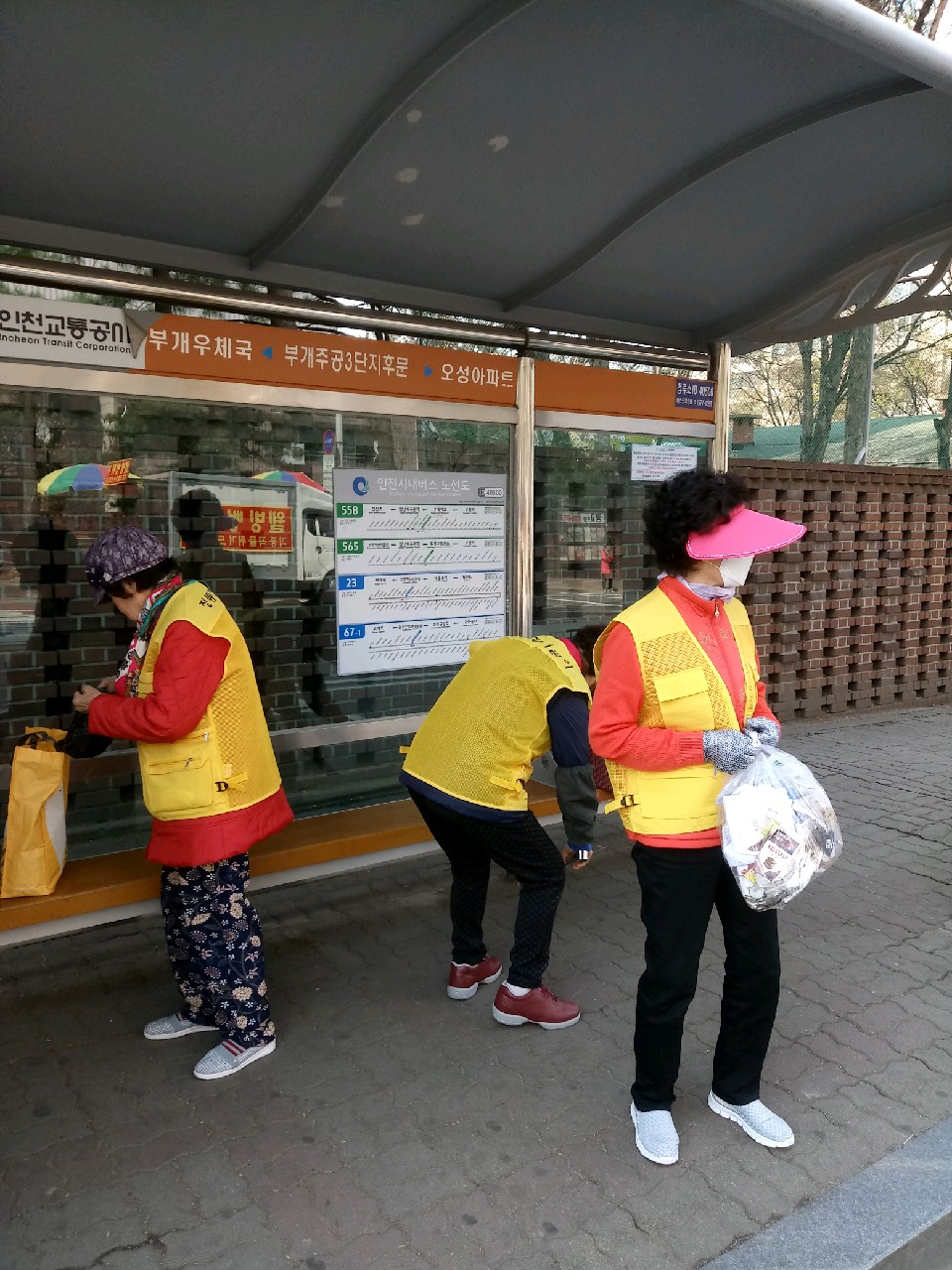 2019년 4월 정류장지킴이 활동사진(9조, 12조)의 2번째 이미지