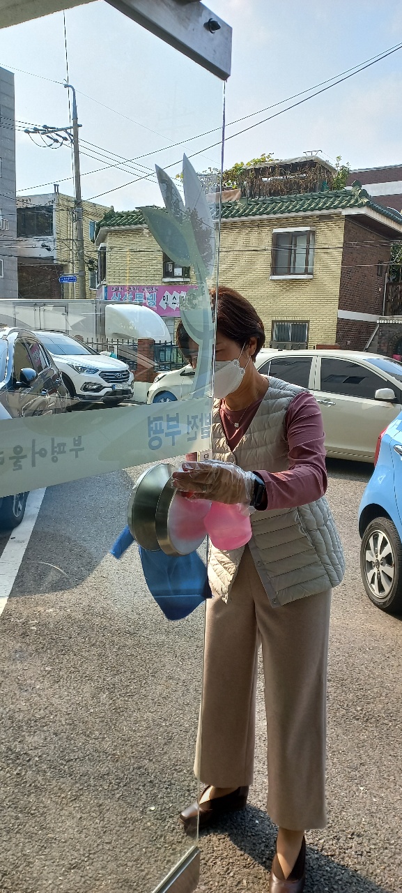 센터 10월 넷째주  손잡이 소독의 2번째 이미지