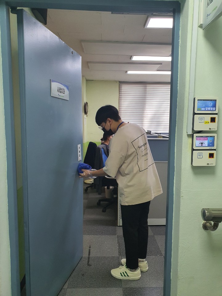 9월 센터 손잡이 소독 이미지