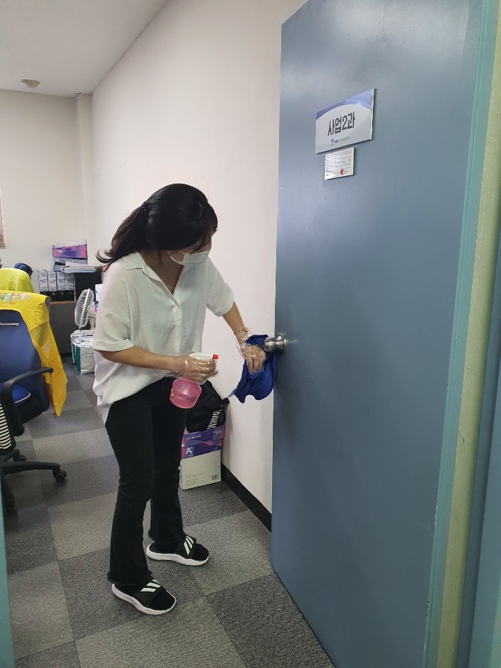 10월 둘째주 센터 손잡이 소독의 3번째 이미지