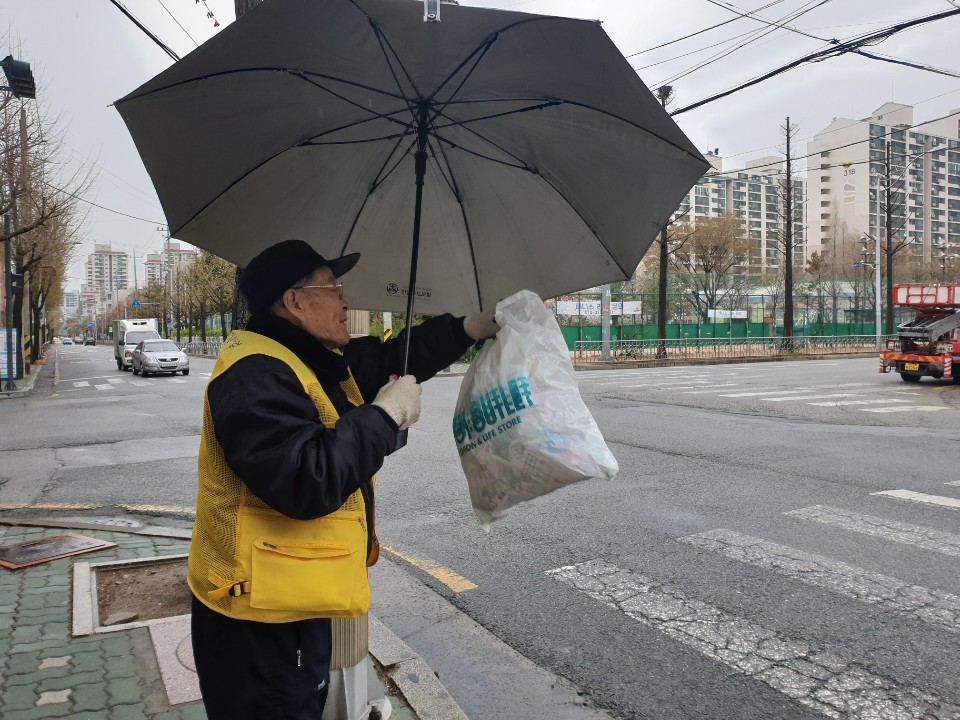 4/10(수) 불법광고물제거사업 활동사진의 2번째 이미지