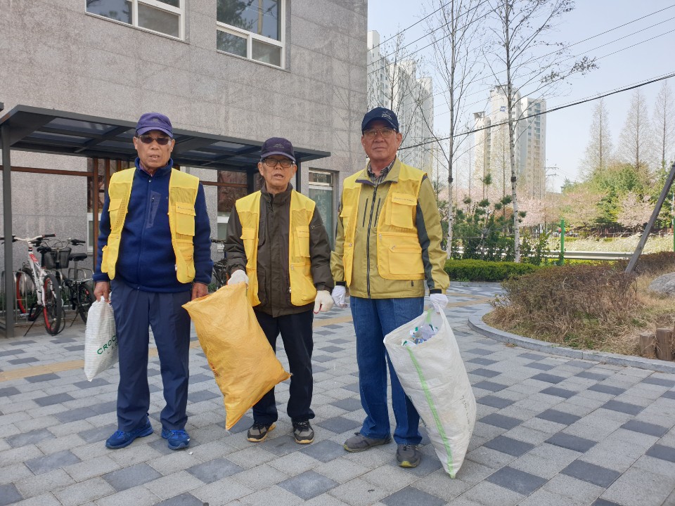 4/15(월) 불법광고물제거사업 활동사진의 2번째 이미지