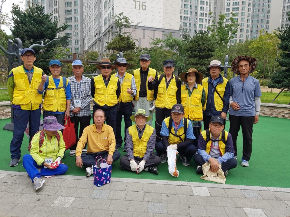 10/2(수) 불법광고물제거사업 활동사진 이미지