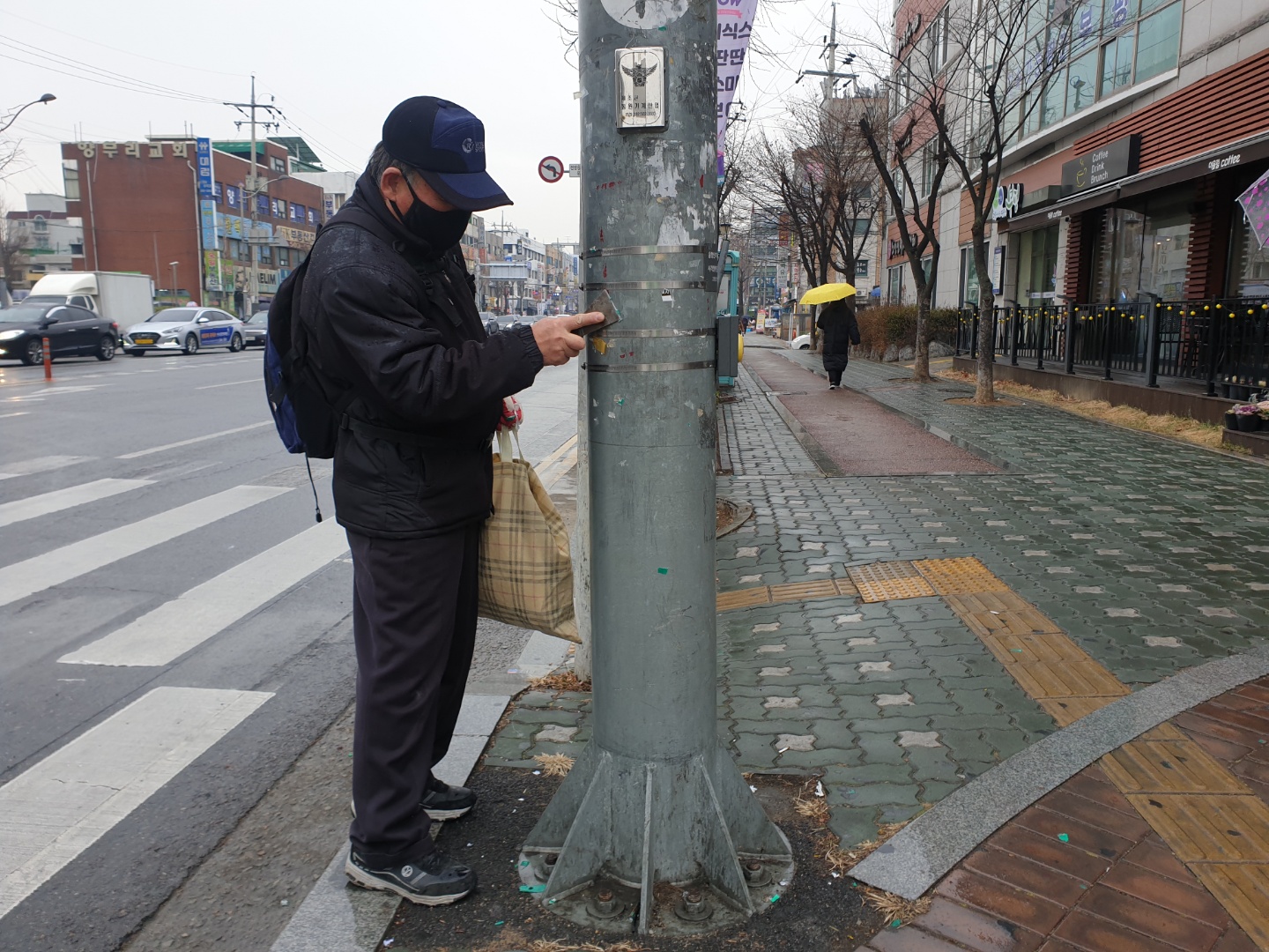 불법광고물제거사업 2월 활동사진(6조)의 3번째 이미지