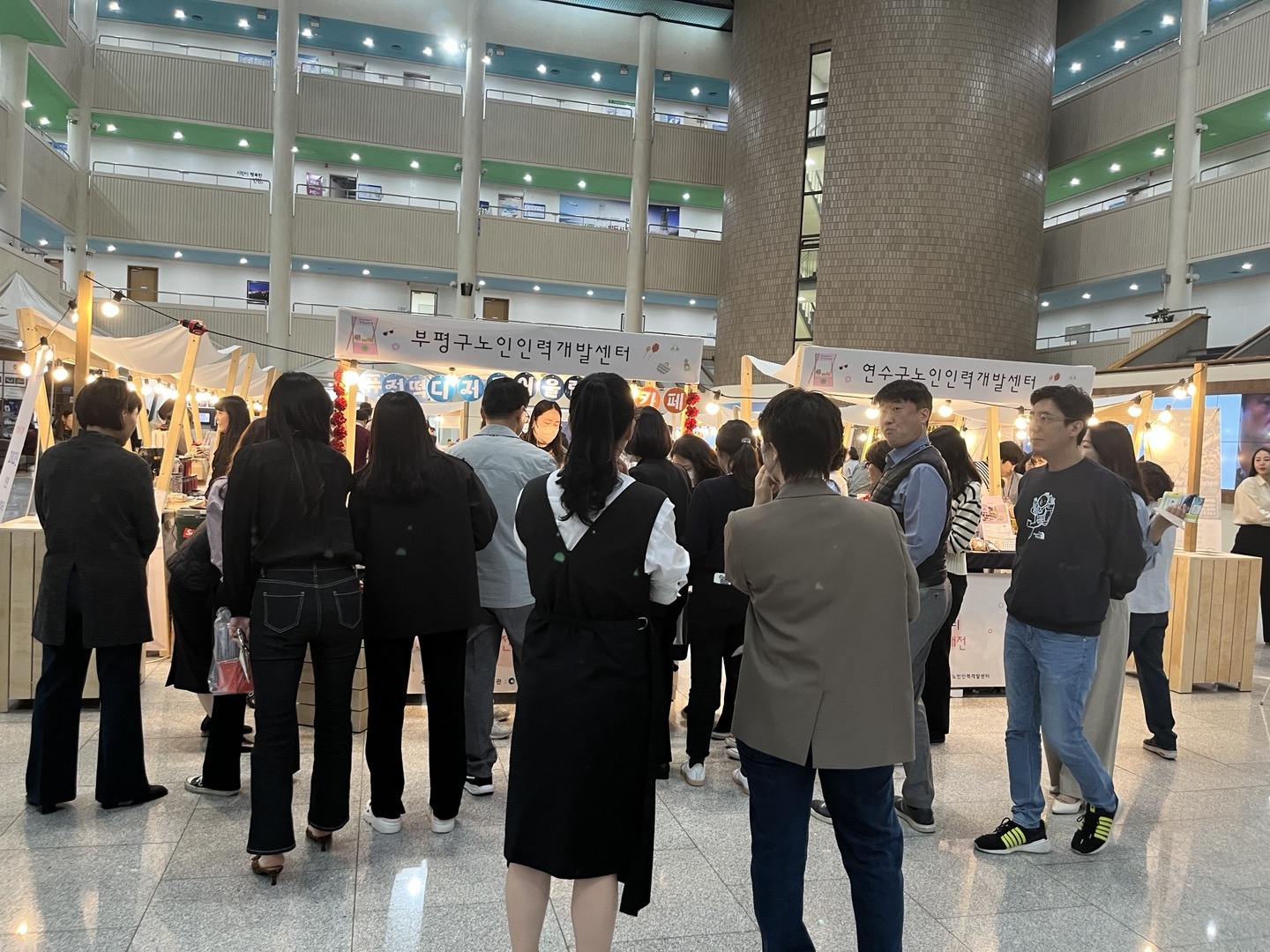 2023년 노인일자리 생산품 홍보 및 판매전 참여의 3번째 이미지