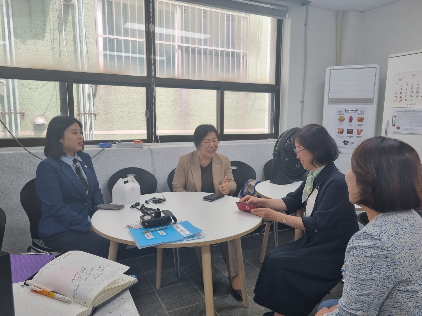 홍순옥  부평구의회 의장. 청춘공작소 방문 및 어울림퓨전떡&디저트 참여자 격려의 4번째 이미지