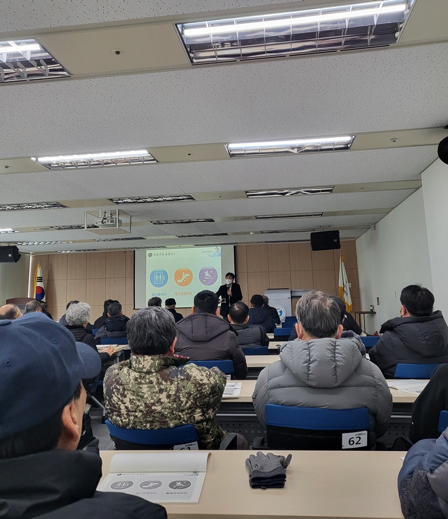 시니어승강기안전단 양성을 위한 안전교육의 3번째 이미지