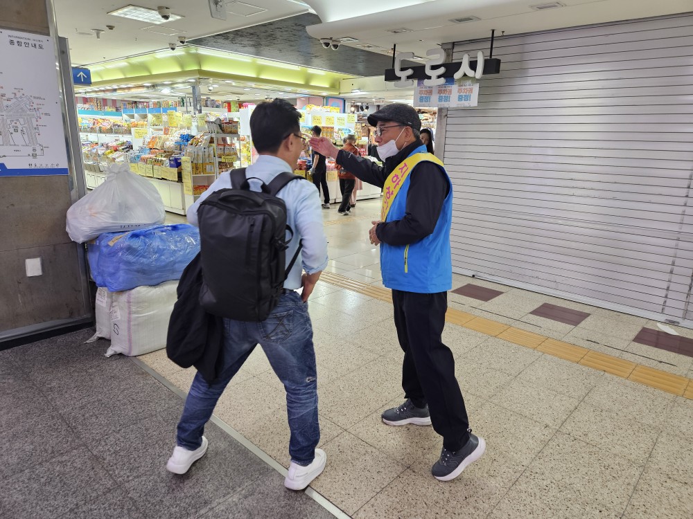 4월 지하상가안내도우미의 3번째 이미지