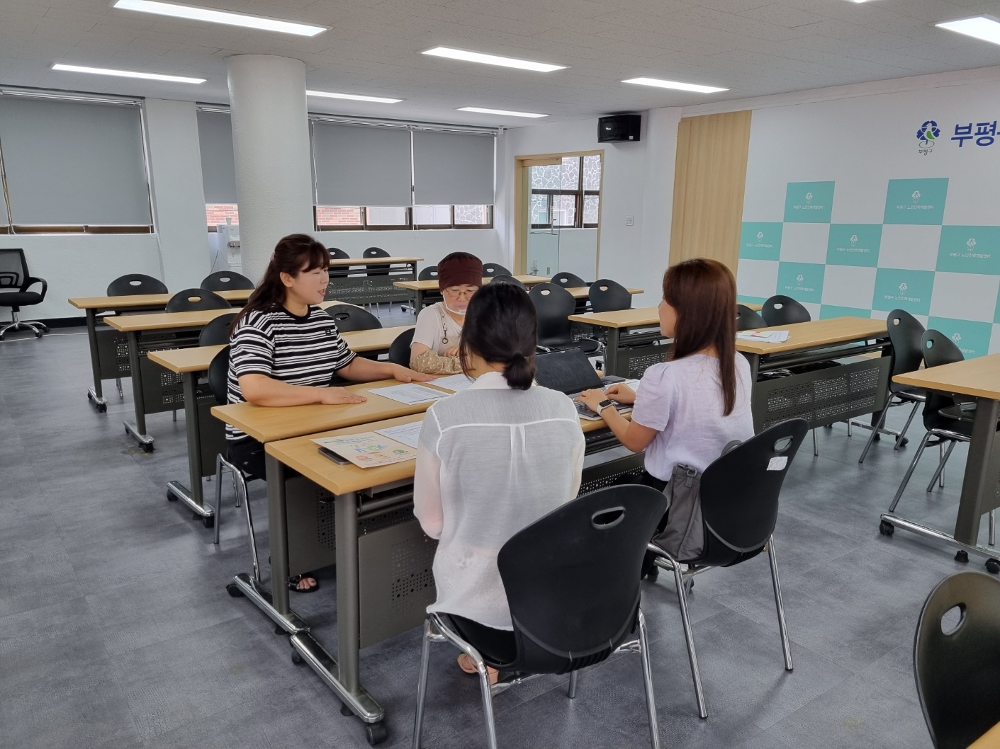 노인일자리 직무(활동)능력 인터뷰(한국노인인력개발원) 이미지