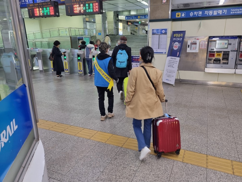 지하상가안내도우미 4월 활동 모니터링 이미지
