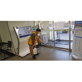 코로나19 상황 소독 작업 이미지