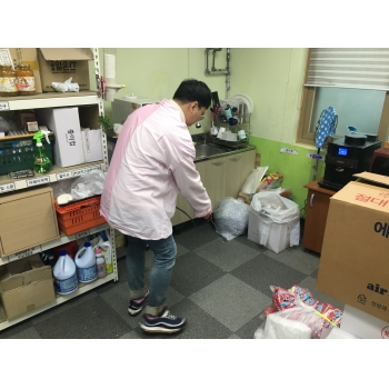 코로나19관련 사무실 자체 소독작업(02/28) 이미지