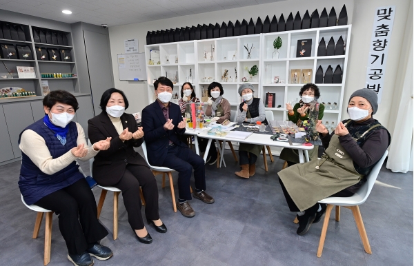 청춘공작소 격려차 방문(차준택구청장님)의 4번째 이미지