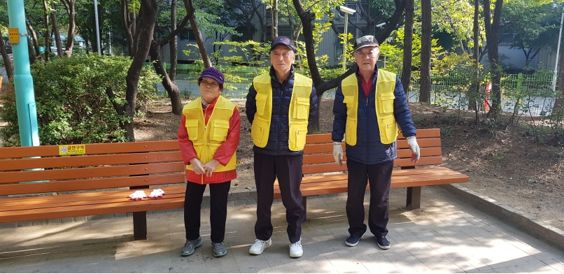 10/14(월) 어린이공원관리원 활동사진의 3번째 이미지