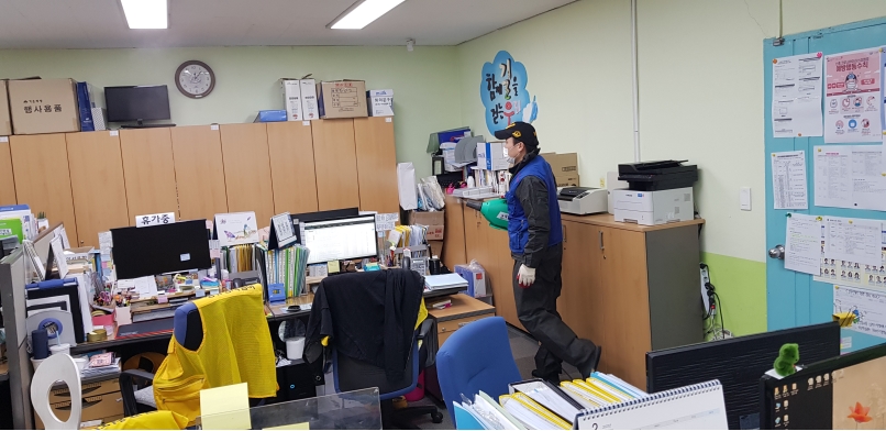 2/25(화) 코로나 19 관련 사무실 소독 작업의 1번째 이미지
