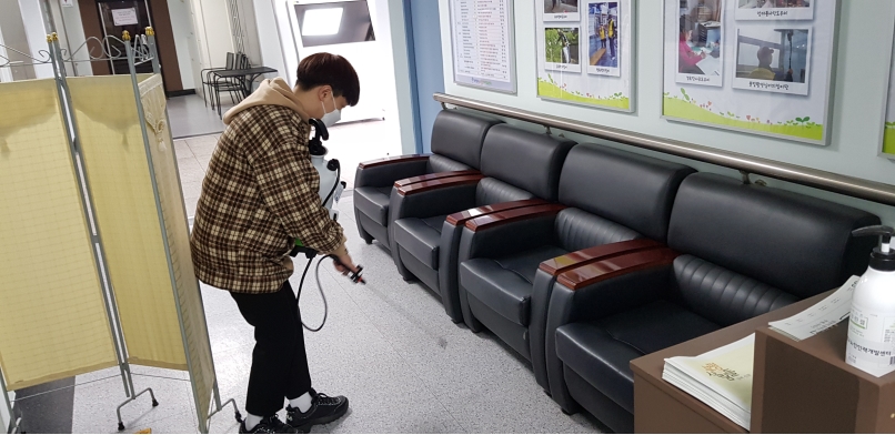 코로나19 관련 직원회의 및 사무실 소독의 2번째 이미지