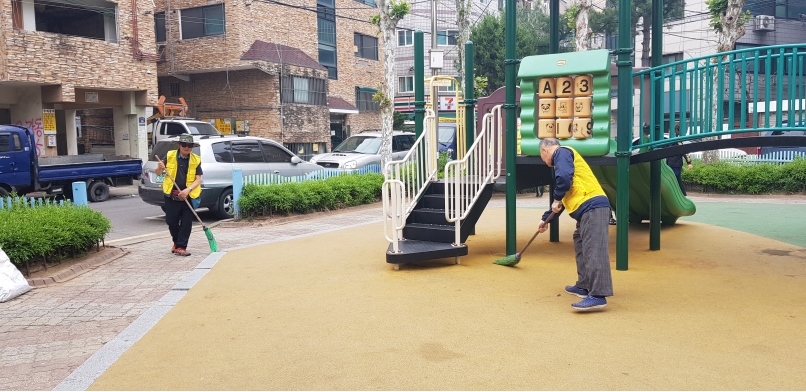 5/15(수) 어린이공원관리원 활동사진의 4번째 이미지