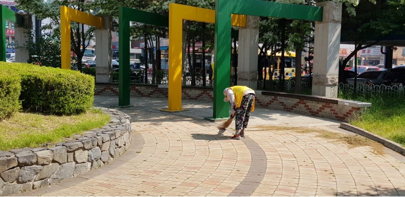 5/10(금) 어린이공원관리원 활동사진의 3번째 이미지