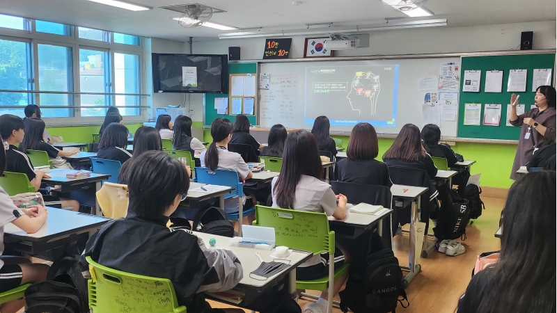 6.4. 산곡여중 자기성장 진로지원 프로그램의 2번째 이미지