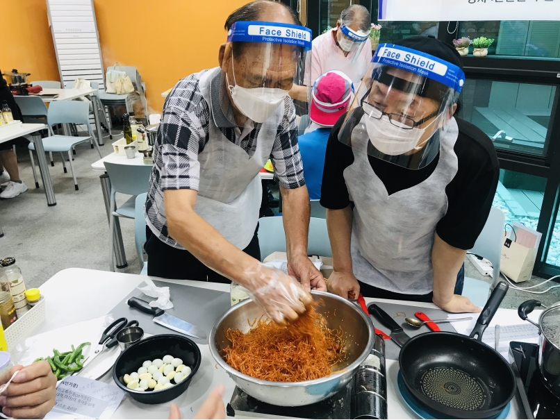 4차 남성어르신 식생활개선 요리교실 진행의 1번째 이미지