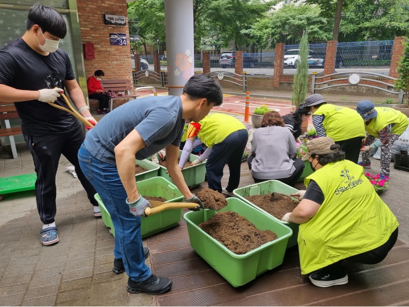 2022년 산곡노인문화센터 초화식재(꽃 심기)의 4번째 이미지