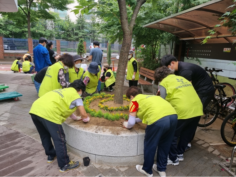 2022년 산곡노인문화센터 초화식재(꽃 심기)의 2번째 이미지