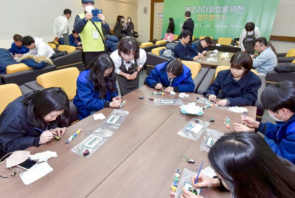 센터, 지엠한마음재단코리아, 부평구청, 커피클레이 에코리더 협약식의 4번째 이미지